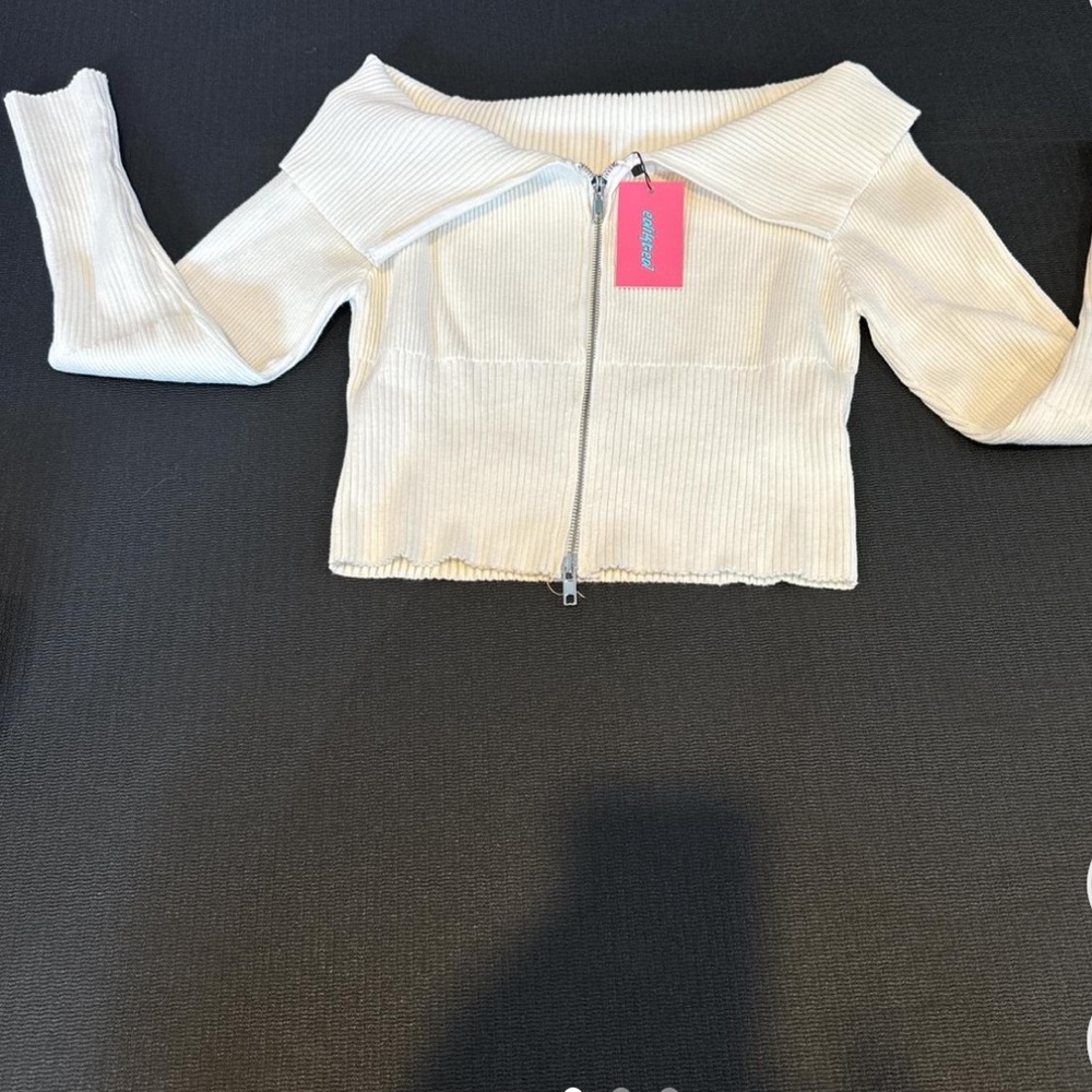 Edikted off the shoulder sweater zip up new with tags size M/L